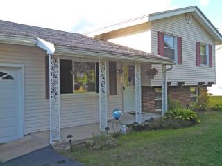 7 Abel Dr, Northbush, NY 12095-2029