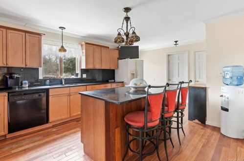 360 Wood St, Mahopac NY  10541-5205 exterior