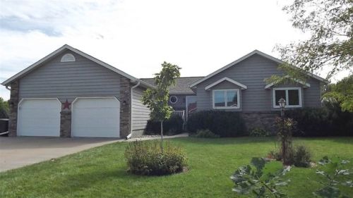 7 Redwood Dr, Kearney, NE 68845-9582