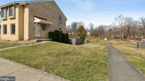 2201 Christy Pl, Herndon, VA 20170-4352