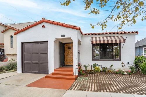 307 Walnut Ave, Long Beach, CA 90802-3744