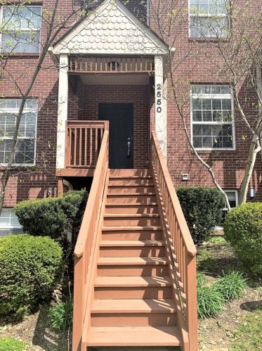 2550 Cleinview Ave, Cincinnati, OH 45206-2102