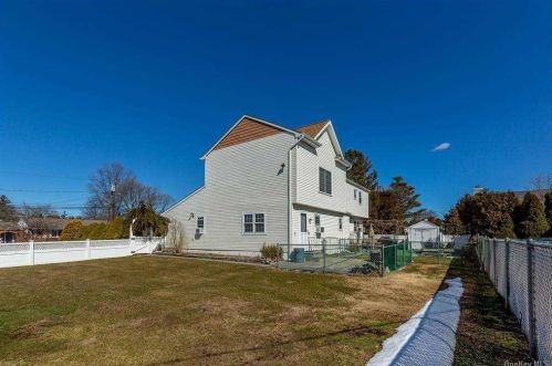 69 Walter Ave, Hicksville NY  11801-5354 exterior