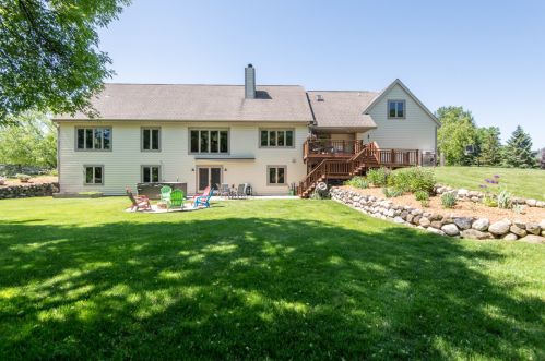 240 Crystal Dr, Chenequa, WI 53029-1835