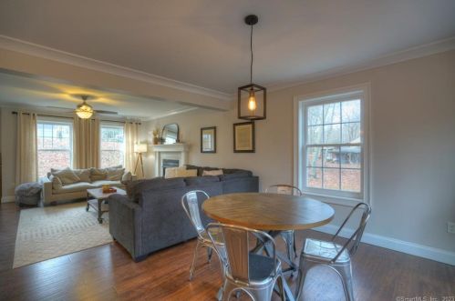 180 Briar Hill Rd, Groton CT  06340-2652 exterior