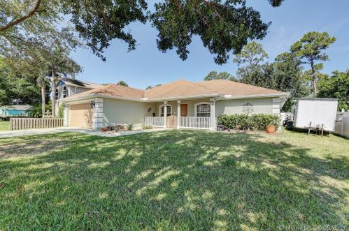2262 Nightingale Ter, Fort Pierce, FL 34953-2231