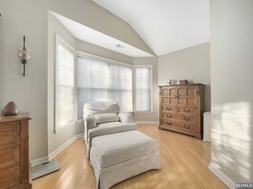 5 River Dell, Oakland NJ  07436-2302 exterior