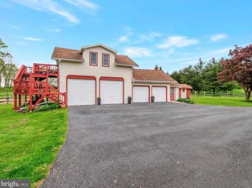 251 Bancroft Rd, Kennett Sq PA  19348-2292 exterior