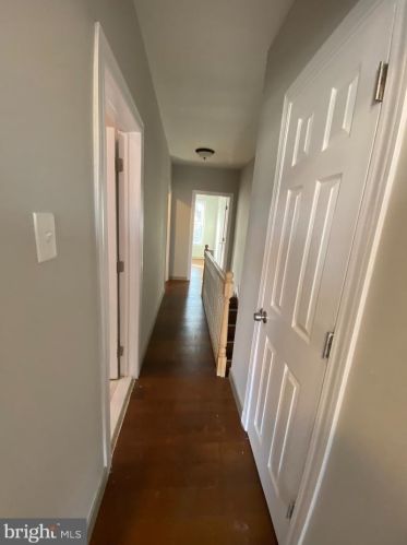 21 Leonard Ave, Camden, NJ 08105-2403