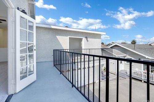 259 Loma Ave, Long Beach CA  90814-2744 exterior