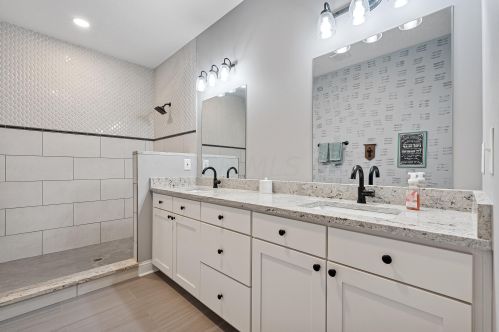 1043 Carryback Dr, Pataskala OH 43062-9543 exterior