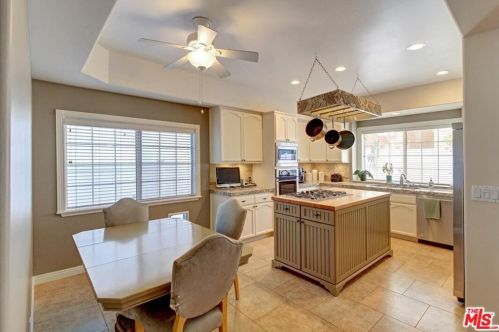 5100 Noble Ave, Van Nuys CA 91402-4509 exterior