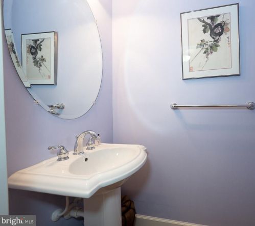 139 Cornerstone Dr, Newtown Square PA 19073-4049 exterior