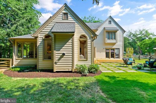 9106 Meadowcreek Ln, Lorton VA  22079-3238 exterior