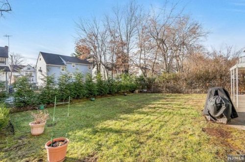284 Howell Rd, Englewood NJ  07631-2106 exterior