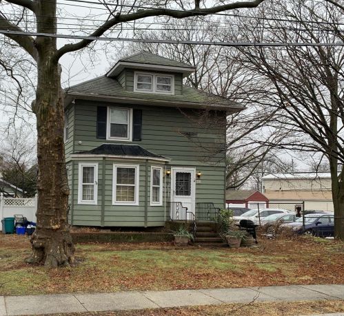 61 1st St, East Rockaway, NY 11518-1202