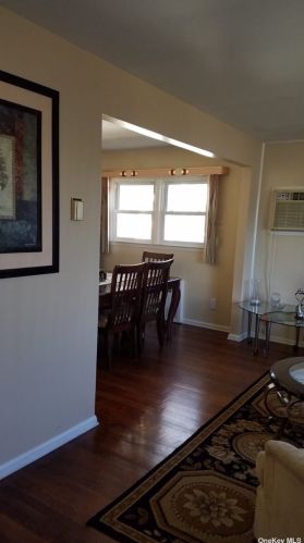 218 Clement Ave, Floral Park NY  11003-2706 exterior