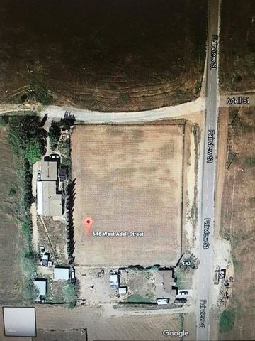 646 Adell St, Madera, CA 93638-0894
