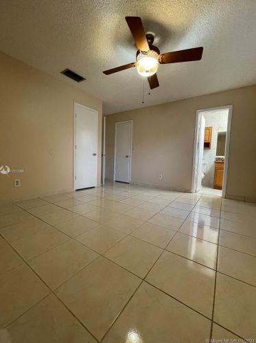 9325 24 Pl, Hollywood FL 33024-3125 exterior