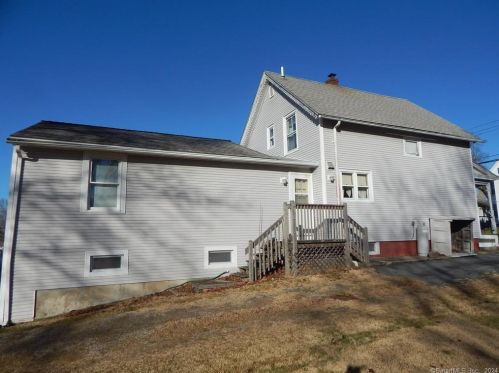 141 Baker Ave, Groton, CT 06340-4002