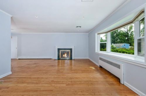 50 Abingdon Ln, Scarsdale NY  10583-6649 exterior