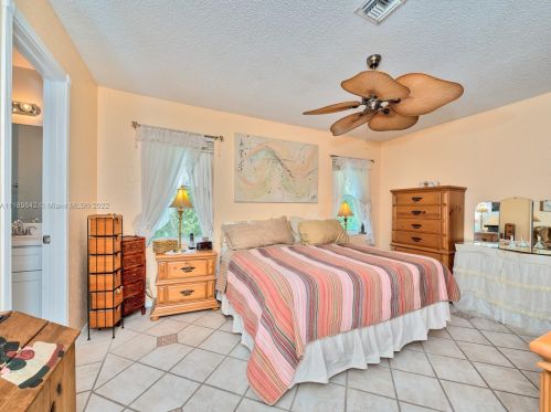 348 107th Ave, Hollywood FL  33026-4068 exterior