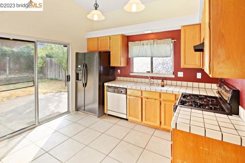 1786 Concannon Dr, Oakley, CA 94561-3055