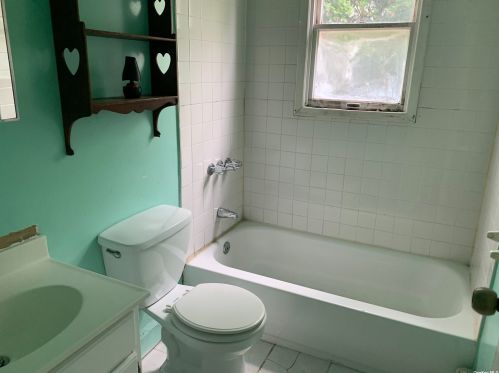 632 Roman Ave, Westbury NY  11590-3548 exterior