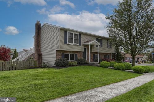 1 Laurel Cir, West Enola, PA 17025-1549