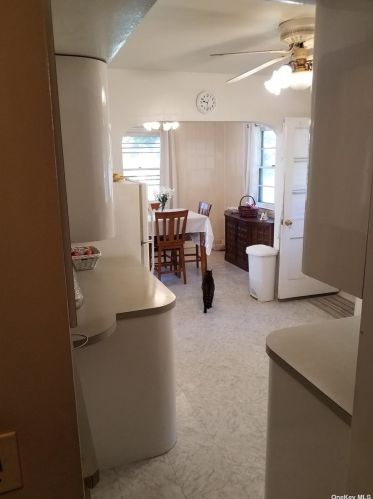 76 Malts Ave, West Islip NY  11795-2508 exterior