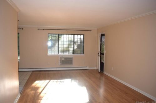 24 Teresa Pl, Bridgeport, CT 06606-2647
