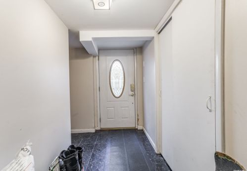 129 Crystal Brook Hollow Rd, Mount Sinai NY  11766-2102 exterior