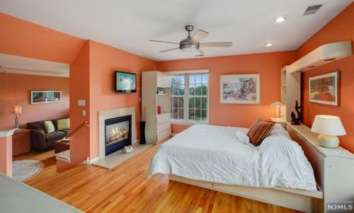 22 Winding Way, West Paterson NJ  07424-2665 exterior
