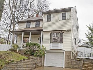 428 Iroquois Ave, Pittsburgh, PA 15237-4727