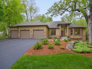2507 Bridle Crk Trl, Chanhassen MN  55317-9372 exterior