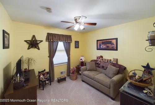 300 Albert Ave, Lakewood NJ  08701-5405 exterior