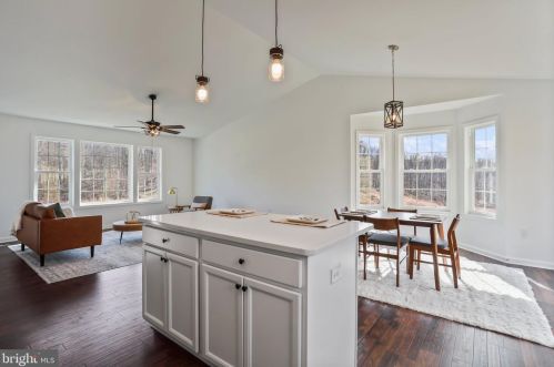 1198 Happy Ridge Dr, Front Royal VA  22630-5302 exterior