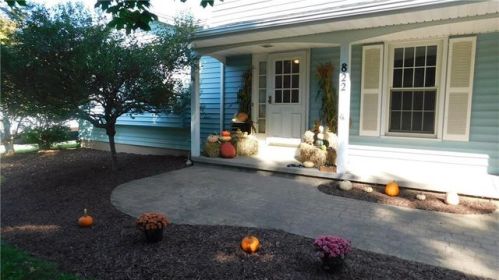 822 Trimmer Rd, Spencerport, NY 14559-9574