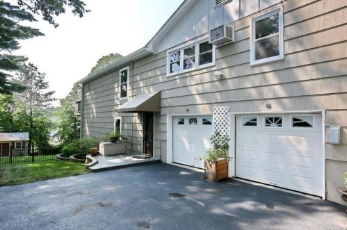 624 Russet Rd, Valley Cottage, NY 10989-1623