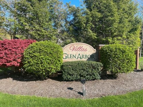 3 Arbor Ter, New Castle, PA 16101-8678