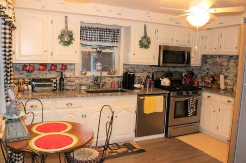 14 Hazelcroft Ave, New Castle, PA 16105-1750