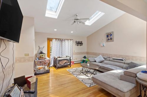 2535 Hartford Ave, Providence RI 02919-1604 exterior