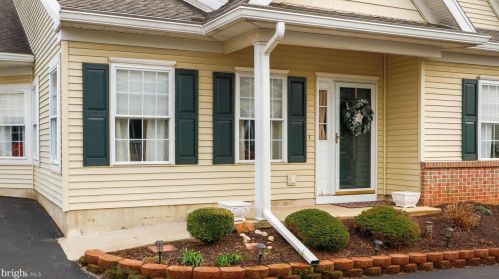 2447 Steeplechase Dr, Macungie, PA 18062-8301