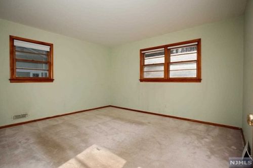 87 Minnehaha Blvd, Oakland NJ  07436-2804 exterior