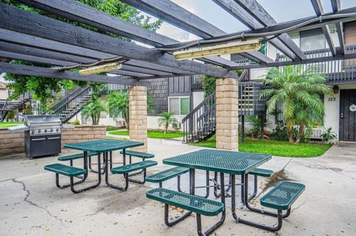 7100 Cerritos Ave, Stanton CA  90680-2003 exterior