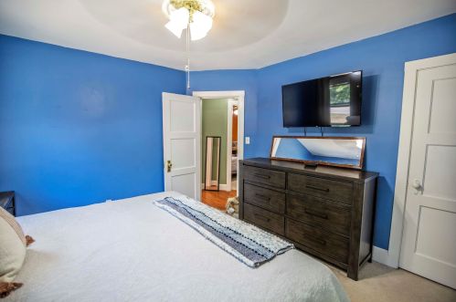 208 Lawrence Rd, Salem NH  03079-3905 exterior