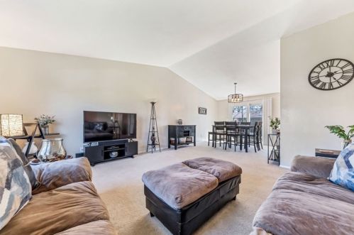 2500 Hollywood Dr, Gibsonia PA  15044-8385 exterior