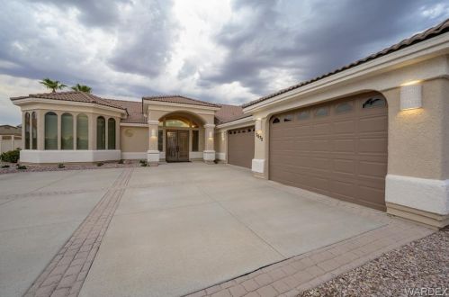 2572 Whispering Ridge Dr, Bullhead City, AZ 86442-8687