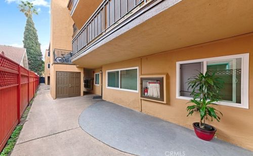 945 Locust Ave, Long Beach CA  90813-4352 exterior