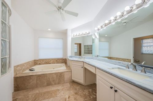 1025 Pointe Alexis Dr, Tarpon Springs FL  34689-7105 exterior